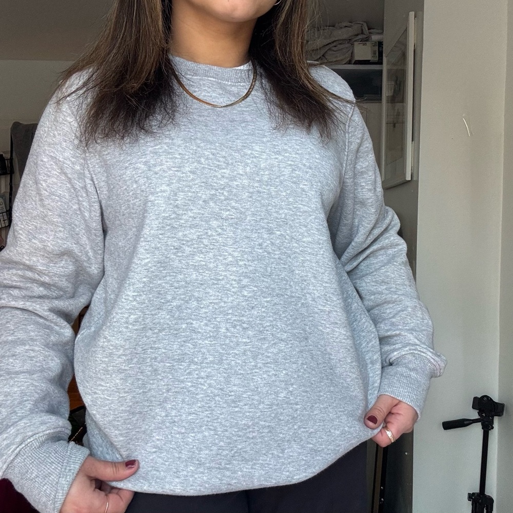 Grey Goodfellow & Co. crewneck sweatshirt.